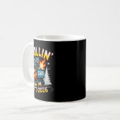 Rollin Into 2026 Funny Raccoon New Year Meme  Kaffeetasse (Vorderseite Links)