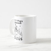 Rollin’ Into 2026 Raccoon Dumpster Fire Funny New Kaffeetasse (Vorderseite Links)