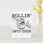 Rollin’ Into 2026 Raccoon Dumpster Fire New Year M Karte (Gelbe Blume)