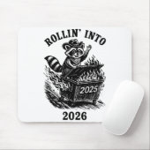 Rollin Into 2026 Raccoon Funny Dumpster Fire 2025  Mousepad (Mit Mouse)