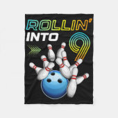 Rollin Into 9 Retro Bowling Birthday Party 9th Bir Fleecedecke (Vorderseite)