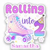 Rolling in 2 - Niedlicher Lila Roller Skate Geburt Aufkleber (Vorderseite)