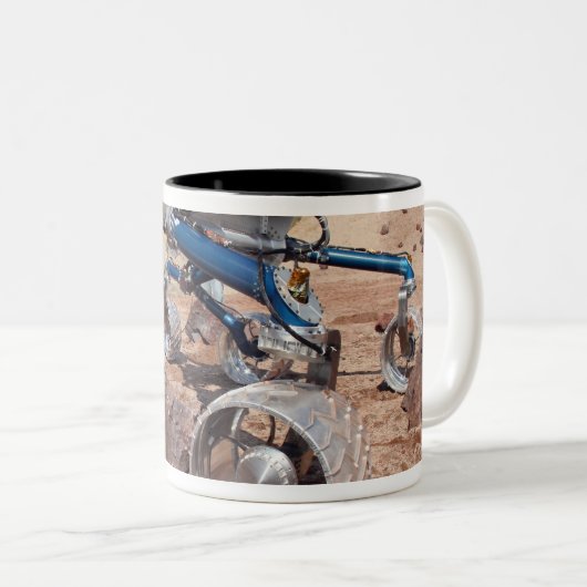 Rollstuhl, ein Mobilitätstestmodell Zweifarbige Tasse (VorderseiteRechts)