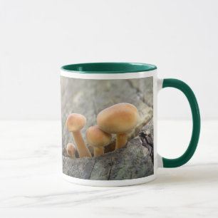 Rollstühle an einer Tree Trunk-Tasse Tasse