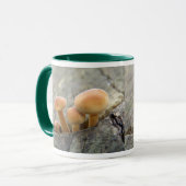 Rollstühle an einer Tree Trunk-Tasse Tasse (Vorderseite Links)