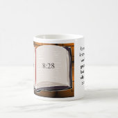 ROM-8:28 und -wir wissen dass alle Sache… Kaffeetasse (Mittel)