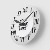 Roman Numeral Wall Clock with Photo and Name Runde Wanduhr (Winkel)