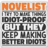 Romanautor, ich versuche, Dinge lustig Zitat Schri Aufkleber (Vorderseite)