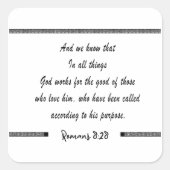 Romans 8 28 - Gott arbeitet zum Wohle derer, die L Quadratischer Aufkleber (Vorderseite)