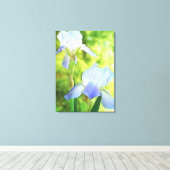 Romantic Blue Irises Leinwanddruck (Insitu (Holzboden))
