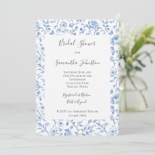 Romantic Blue White Floral Bridal Shower Einladung (Stehend Vorderseite)
