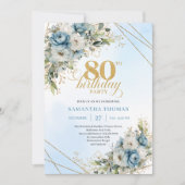Romantic Boho Dusty Blue Floral Gold 80th Birthday Einladung (Vorderseite)