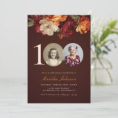 Romantic Burgundy Floral Photo 100th Birthday Einladung (Stehend Vorderseite)
