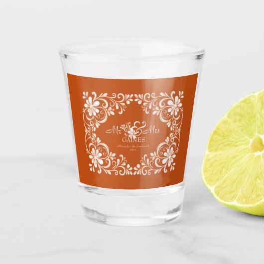 Romantic Burnt Orange Mr & Mrs Wedding Shot Glass Schnapsglas (Vorderseite)