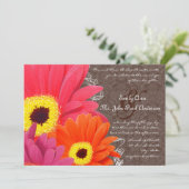 Romantic Coral & Fuchsia Gerber Daisy Wedding Einladung (Stehend Vorderseite)