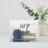 Romantic Dusty Steel Blue Rose Wedding RSVP Postkarte (Stehend Vorderseite)