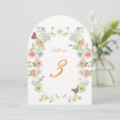 Romantic Floral Arched Wedding Table Numbers Einladung (Stehend Vorderseite)