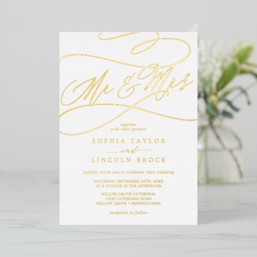 Romantic Gold Foil Calligraphy Mr & Mrs. Wedding Folieneinladung (Stehend vorne)