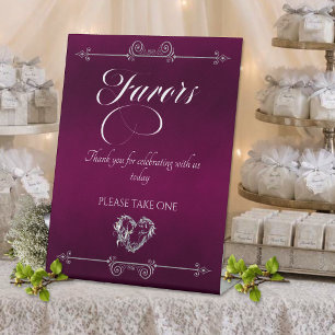 Romantic Heart Favors - Pflaume Sockelschild