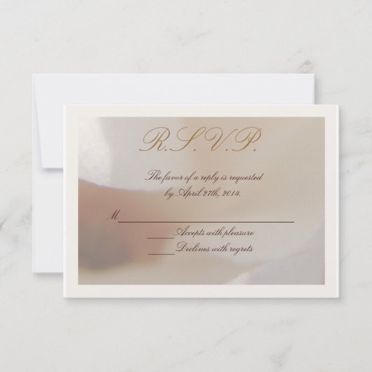 Romantic Ivory Magnolia Wedding RSVP Karte (Vorderseite)