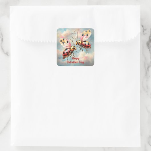 Romantic Ladybugs in Flight Quadratischer Aufkleber (Tasche)