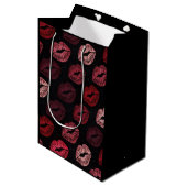 Romantic Lip Print Gift Bag Mittlere Geschenktüte (Vorderseite Schrägansicht)