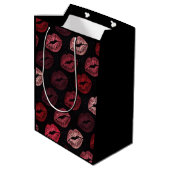 Romantic Lip Print Gift Bag Mittlere Geschenktüte (Rückseite Schrägansicht)