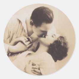 Romantic Love Couple Kissing vintage illustration Runder Aufkleber