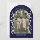 Romantic Navy Blue Floral Arch Save the Date Einladung (Vorderseite)