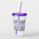 Romantic Periwinkle Florals Lavender Flower Girl Acryltrinkbecher<br><div class="desc">Diese wunderschöne Blume Girl Gastgeschenk Hochzeit und Geschenkidee mit romantischen Perwinkelfloralen und grünen botanischen Mustern auf Lavendelhintergrund. Dunkle lila Skriptkalligraphie und Serif-Schriftart-Typografie für Ihre Eventdetails eingebettet auf einem gerahmten Lavendeletikett wie Rechteck für Lesbarkeit. Dieses elegante und schicke Blume Girl-Gandante-Geschenk wird Ihrem Periwinkle, Lavendel oder lila Themen Hochzeitsdetails und Dekorationen hinzufügen...</div>