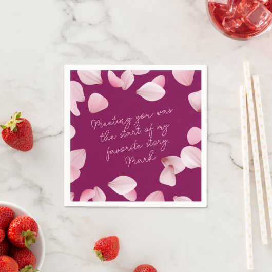 Romantic Pink Petals Love Note Serviette (Beispiel)