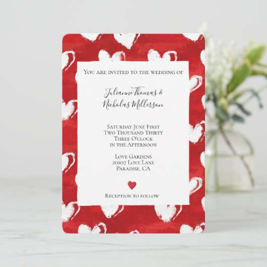 Romantic Red White Hearts Wedding Einladung (Stehend Vorderseite)