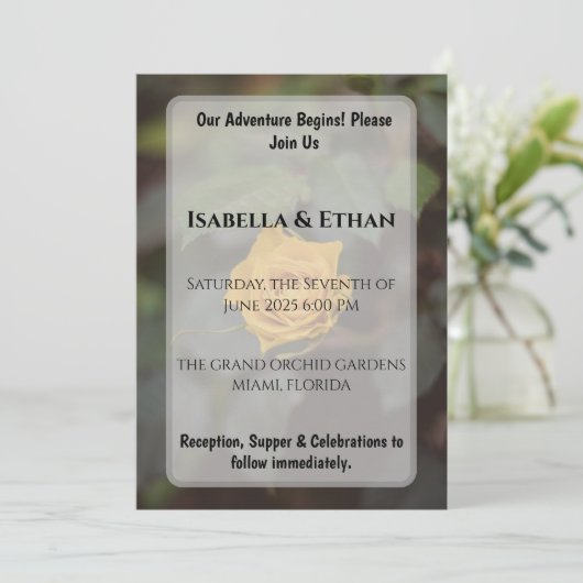 Romantic Single Yellow Rose Dark Garden Wedding Einladung (Stehend Vorderseite)