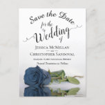 Romantic Steel Blue Rose Wedding Save the Date Ankündigungspostkarte<br><div class="desc">Diese wunderschönen Postkarten sind ein guter Weg, um Ihre Freunde und Familie wissen, um Save the Date für Ihre kommende Hochzeit lassen. Die Rose ist prächtig, lang gesteppt, aus Edelstahl, blau, auf der Seite, reflektiert in einem Becken mit Wellen und Wellen. Der Text weist eine lakate Skriptkalligraphie auf. Die Rückseite...</div>