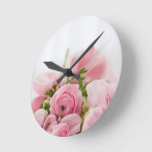 Romantic Wedding Love Soft Pink Flower Bouquet Runde Wanduhr (Winkel)