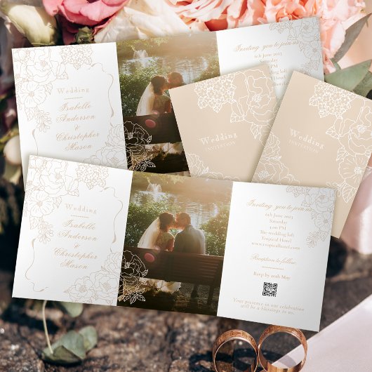 Romantic Wedding Peonies Delicate Ivory White Dreifach Gefaltete Einladung