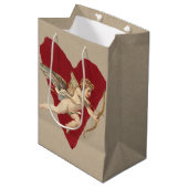 Romantic Wine Red Heart Angel Bow & Arrow Classic  Mittlere Geschenktüte (Vorderseite Schrägansicht)