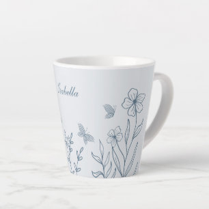 Romantisch elegante staubblaue Blüten  Milchtasse