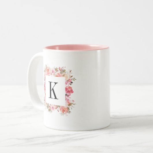 Romantisch erröten Blüten-Blumenmonogramm Zweifarbige Tasse (Vorderseite Links)