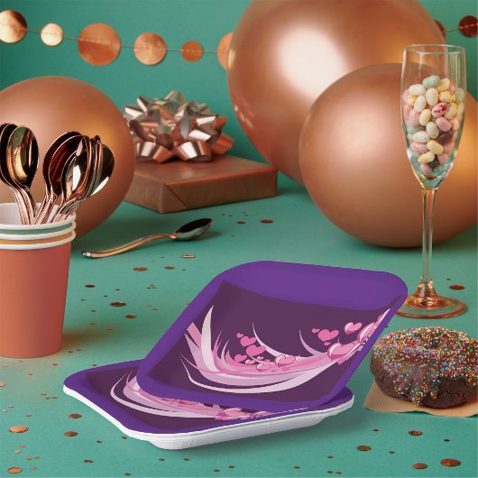 Romantische Abstrakte rosa Herzdesign auf Lila Pappteller