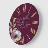 Romantische Aquarellanemonen auf Merlot Große Wanduhr (Winkel)