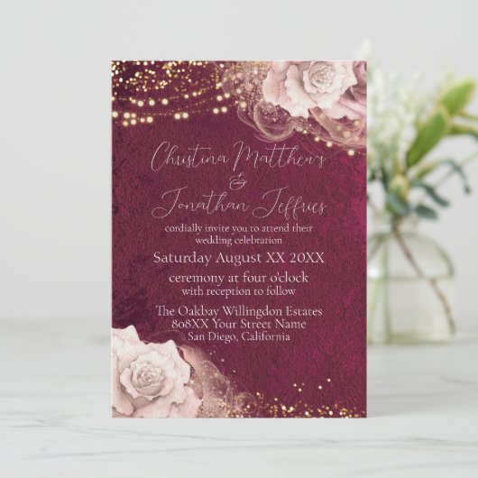 Romantische Aquarellfarben-Rose auf Burgund Einladung (Stehend Vorderseite)