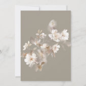 Romantische ätherische neutrale Beige-Blumenhochze Einladung (Rückseite)