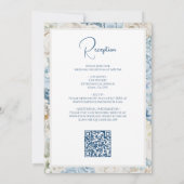 Romantische blaue Blüten in einem QR-Code Hochzeit Einladung (Rückseite)