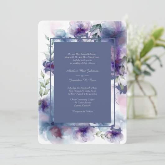 Romantische Blaufarbenflorale Hochzeit Einladung (Stehend Vorderseite)