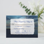 Romantische Blue Ocean Sunset Wedding RSVP Karte (Stehend Vorderseite)