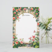 Romantische blühende Rose unter dem Steinbogen Briefpapier (Stehend Vorderseite)