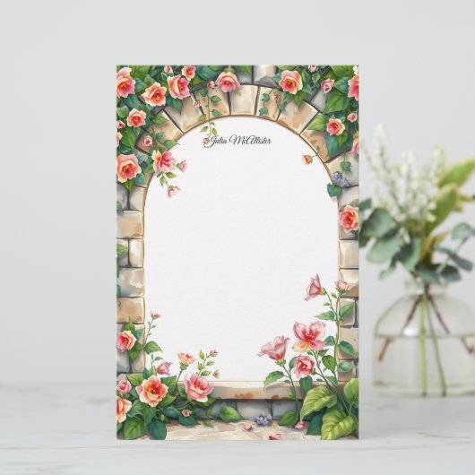 Romantische blühende Rose unter dem Steinbogen Briefpapier (Stehend Vorderseite)