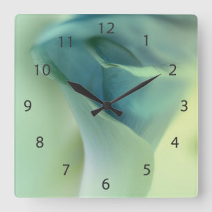 Romantische Blume in Blautönen Quadratische Wanduhr