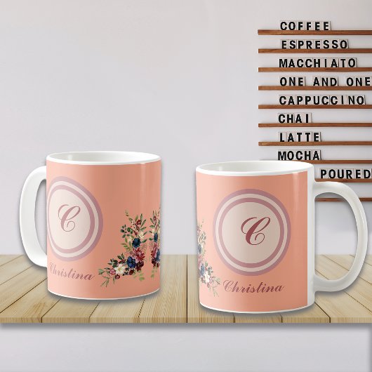 Romantische Blumen mit individuellem Monogramm Kaffeetasse